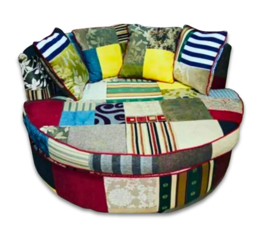 Love Couch - That Couch Place
