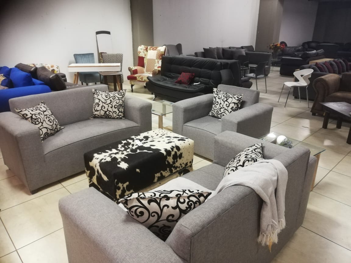 Kira Lounge Suite - That Couch Place